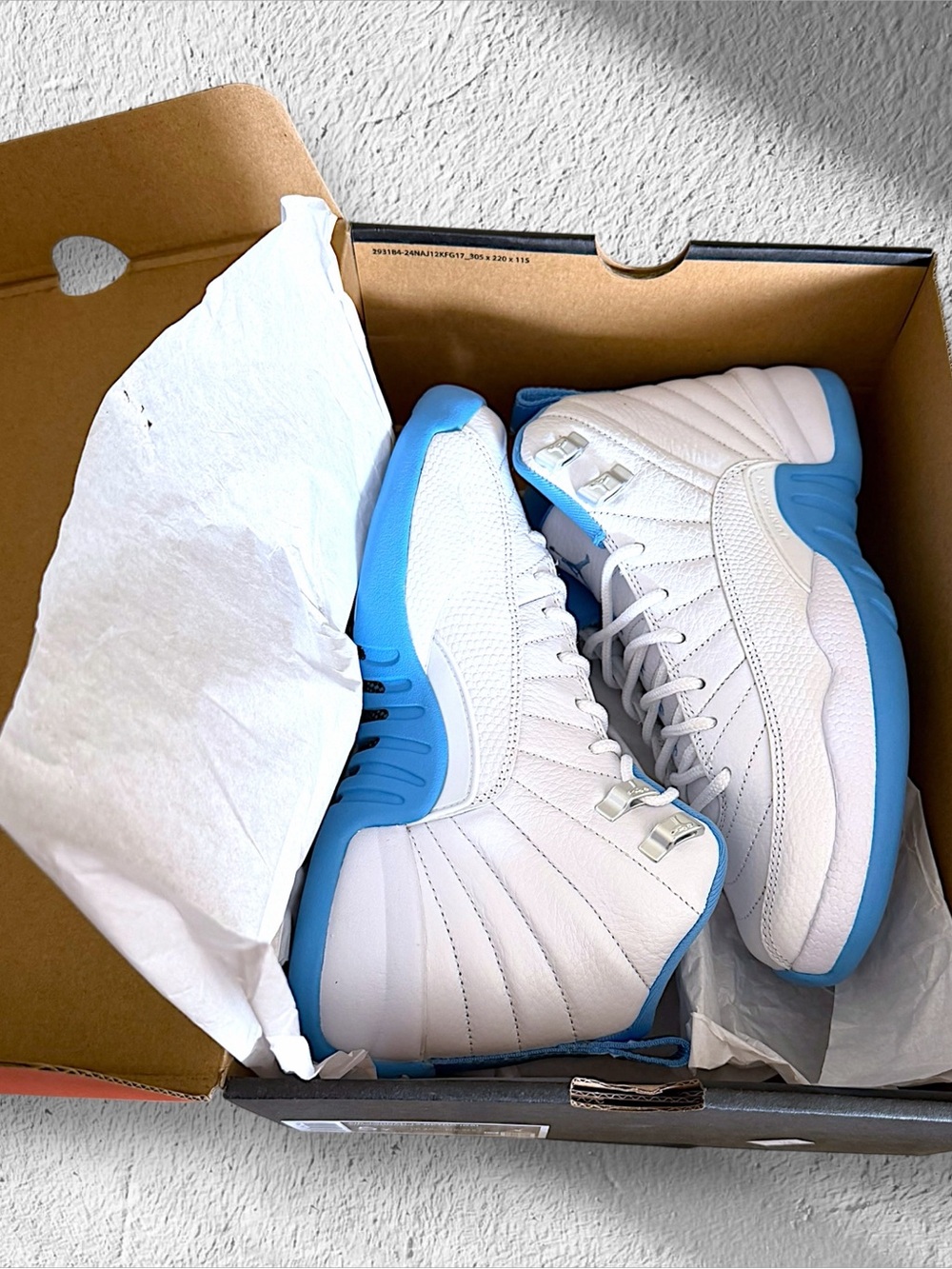 Nike Men's White and Light Blue Retro Basketball Sneakers